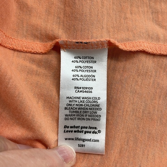 Life Is Good Peach Adirondack Chair Classic Fit V-Neck T-Shirt Size Small - Picture 8 of 8